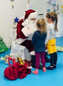 Père Noël rencontre enfants