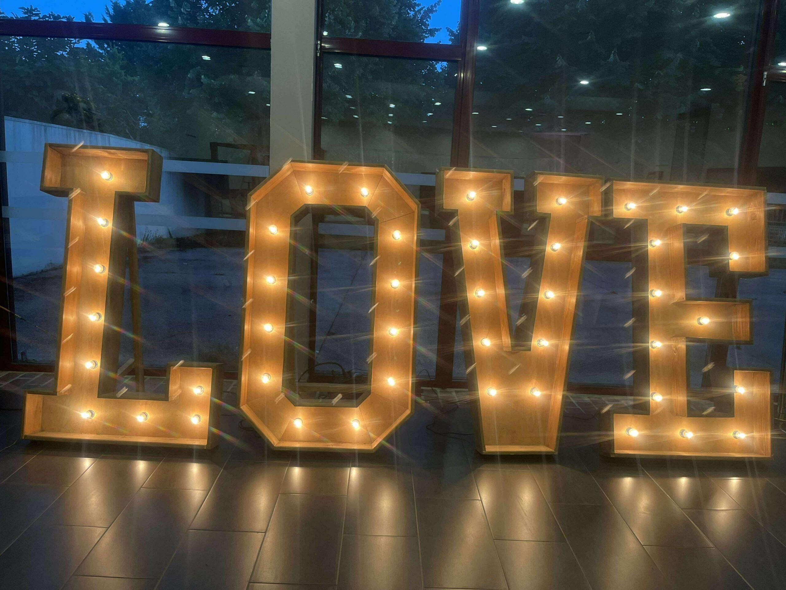 Lire la suite à propos de l’article Besoin de conseils pour réussir votre décoration de mariage ? On est là !